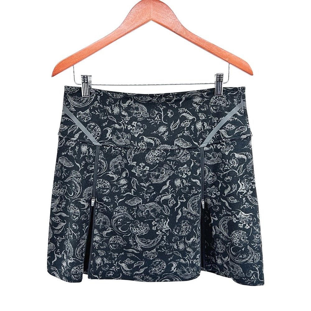 Title Nine Jacquard Active Skirt Sz M Floral Black Zip Pocket Reflective Stretch